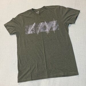 ⚾️ Apt 9 men’s large graphic tee